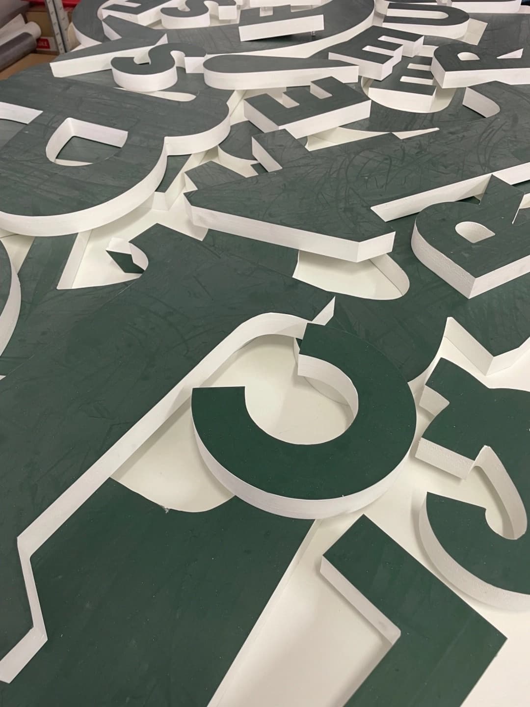 Fabrication d'enseignes — Réalisation 3